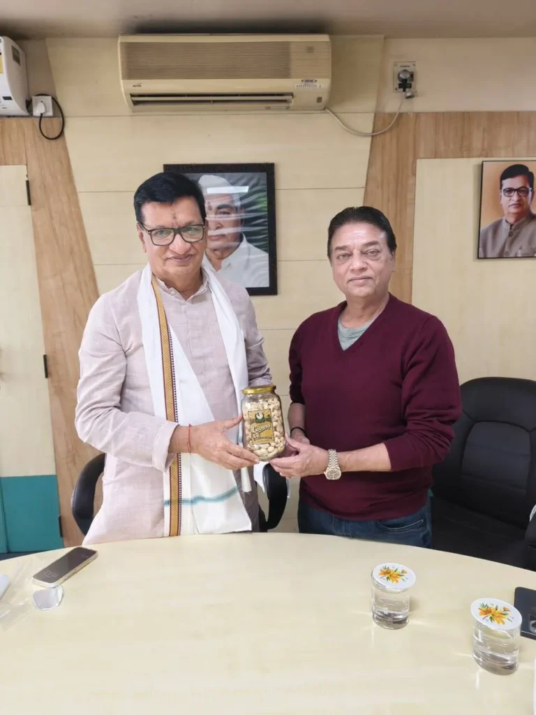 संगमनेर येथे महाराष्ट्राचे माजी महसूल व कृषी मंत्री, ज्येष्ठ नेते आणि आमचे मार्गदर्शक मा. श्री. बाळासाहेब थोरात साहेब यांची सदिच्छा भेट